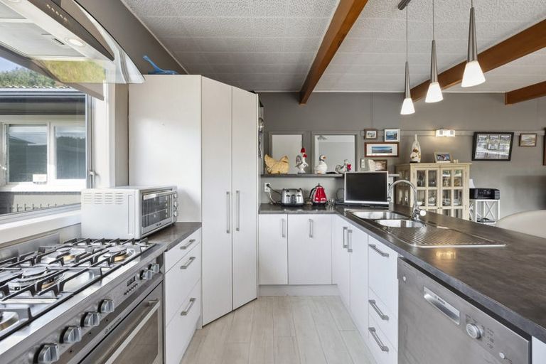 Photo of property in 34 Oxford Road, Lake Rotoma, Rotorua, 3074