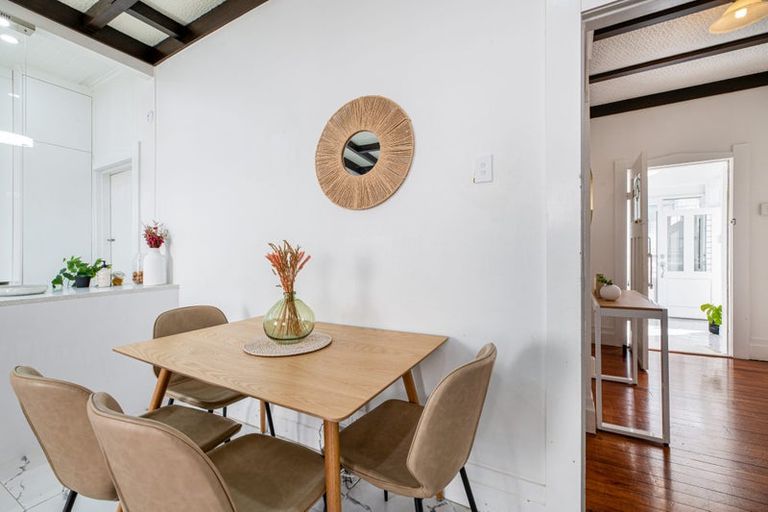 Photo of property in 118a Hutchinson Avenue, New Lynn, Auckland, 0600