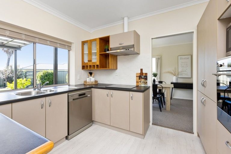 Photo of property in 6 Rosehill Way, Taradale, Napier, 4112