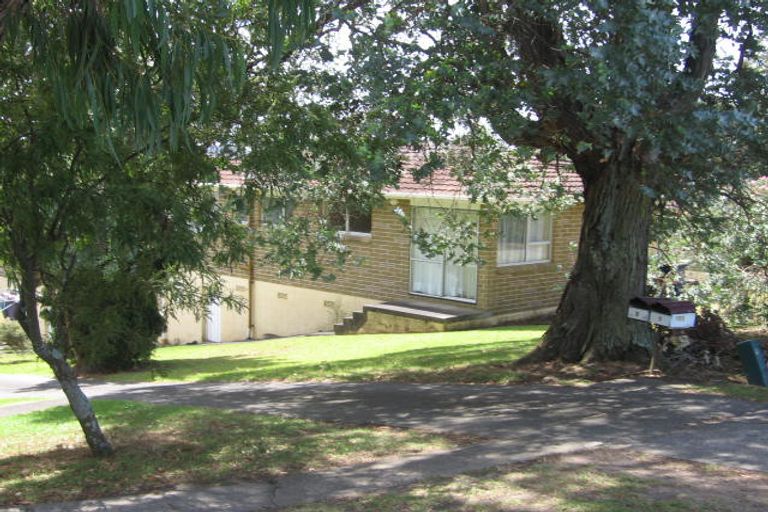 Photo of property in 1/321 Wairau Road, Totara Vale, Auckland, 0627