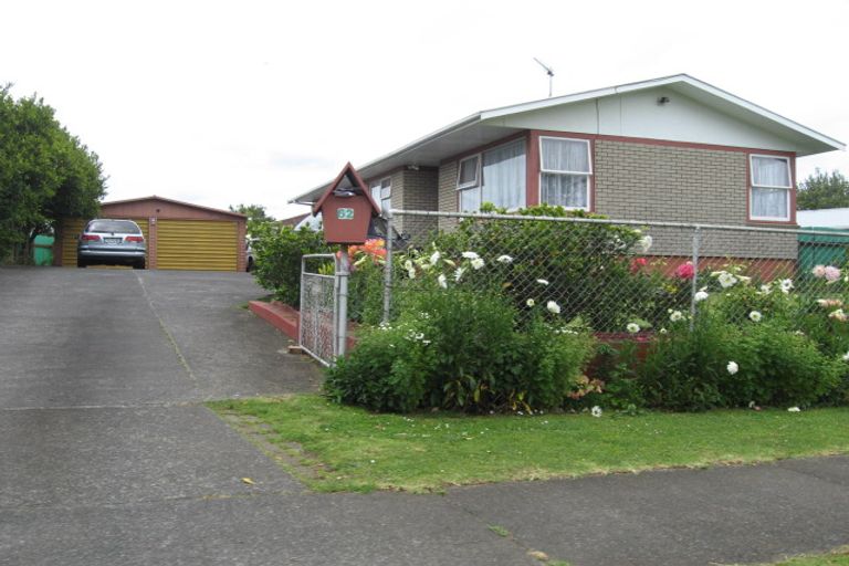 Photo of property in 62 Windrush Close, Mangere, Auckland, 2022