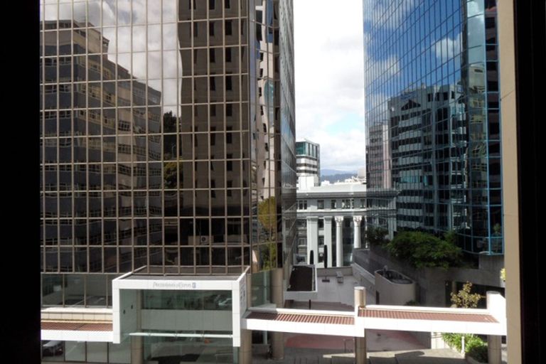 Photo of property in Terrace Garden Apartments, 2e/120 The Terrace, Wellington Central, Wellington, 6011