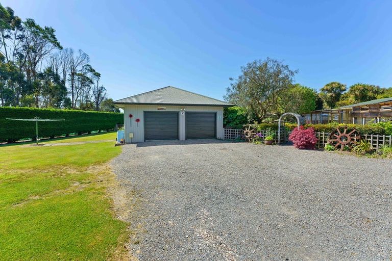 Photo of property in 121 Gear Road, Te Horo, Otaki, 5582