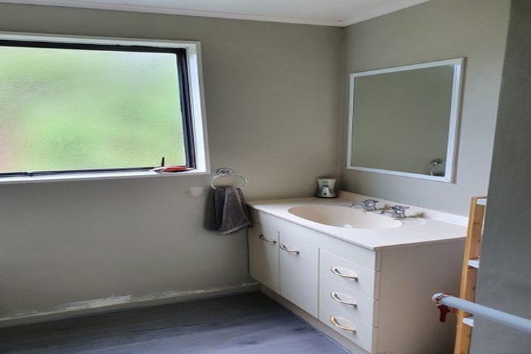 Photo of property in 29 Lydia Place, Kelvin Grove, Palmerston North, 4414