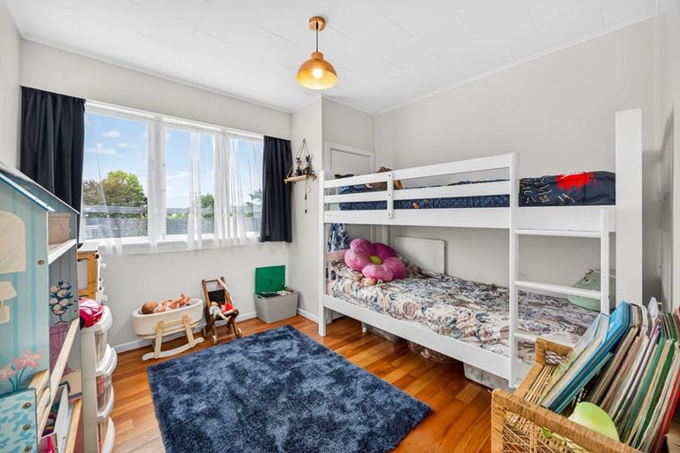 Photo of property in 36 Pine Avenue, Henderson, Auckland, 0612