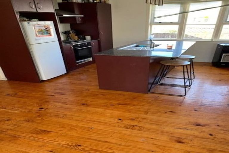 Photo of property in 9 Arimu Road, Papakura, 2110