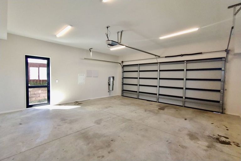 Photo of property in 3a Crystal Avenue, Glendene, Auckland, 0602