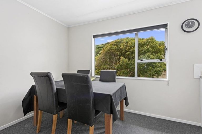 Photo of property in 8 Mokopuna Grove, Stokes Valley, Lower Hutt, 5019