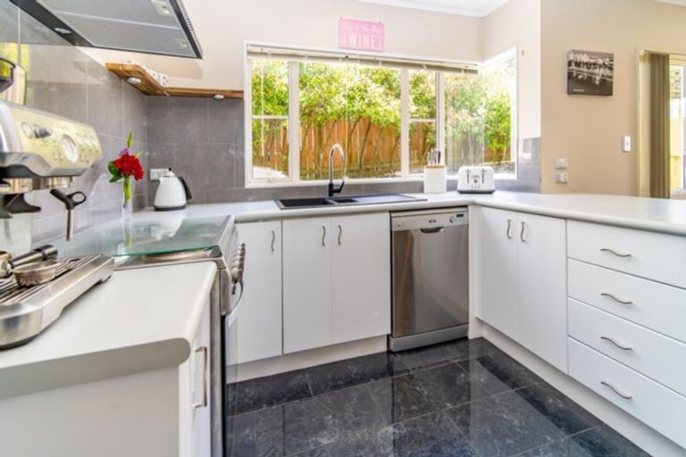 Photo of property in 6 Waikaremoana Place, Pakuranga Heights, Auckland, 2010