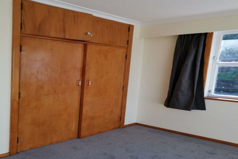 Photo of property in 5 Walnut Way, Maungaraki, Lower Hutt, 5010
