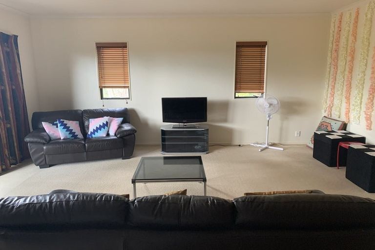 Photo of property in 28 Lorikeet Place, Unsworth Heights, Auckland, 0632