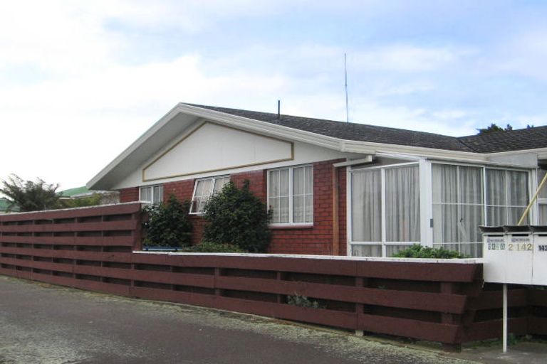 Photo of property in 142 Heretaunga Street, Palmerston North, 4414