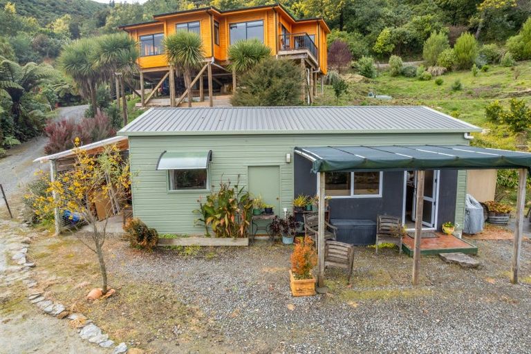 Photo of property in 127 Queen Charlotte Drive, Havelock, Picton, 7281