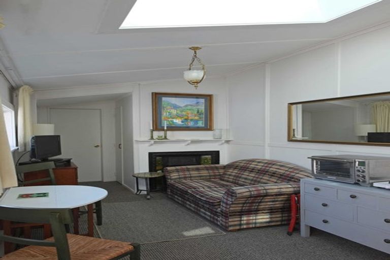 Photo of property in 81 Roxburgh Street, Mount Victoria, Wellington, 6011