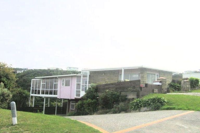 Photo of property in 105 Dowse Drive, Maungaraki, Lower Hutt, 5010