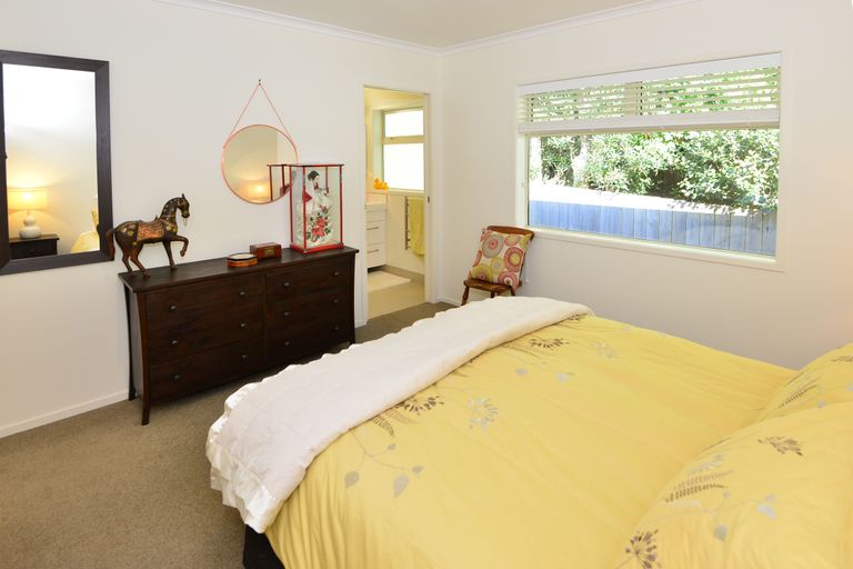 Photo of property in 23 Annalise Place, Orewa, 0931