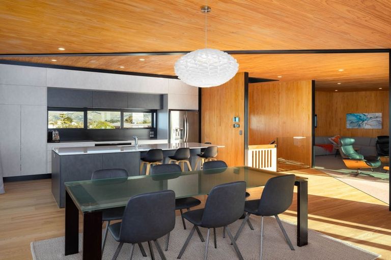 Photo of property in 320 Marine Parade, New Brighton, Christchurch, 8061