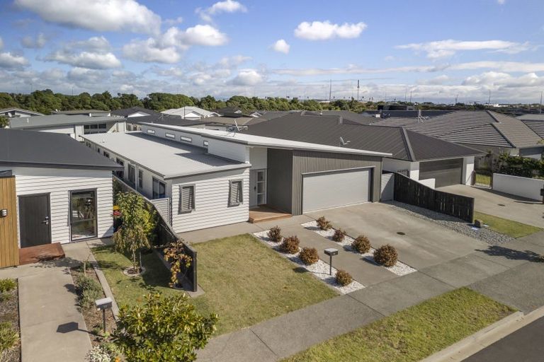 Photo of property in 10 Pimelea Street, Papamoa Beach, Papamoa, 3118