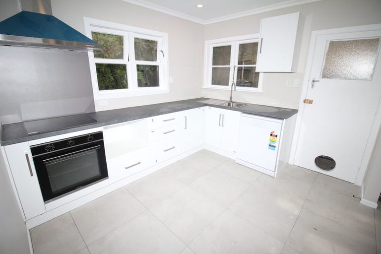 Photo of property in 52 Newlands Road, Newlands, Wellington, 6037