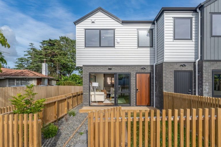 Photo of property in 140a Edgewater Drive, Pakuranga, Auckland, 2010