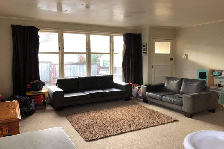 Photo of property in 7 Alma Street, Te Atatu South, Auckland, 0610