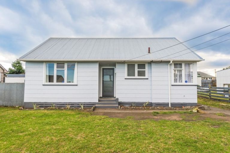 Photo of property in 35 Matipo Street, Castlecliff, Whanganui, 4501