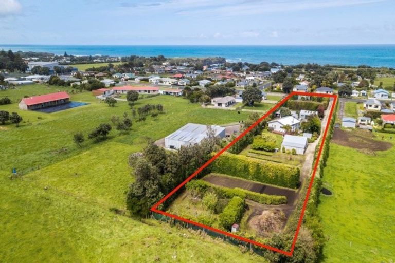 Photo of property in 183 Tasman Street, Opunake, 4616