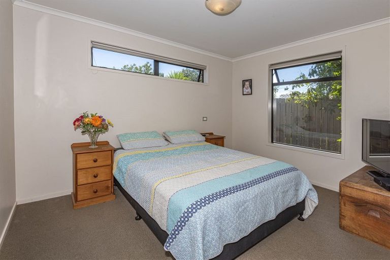Photo of property in 5 Paradise Point Place, One Tree Point, 0118