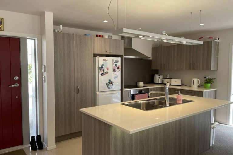 Photo of property in 2/61 Black Rock Road, Newlands, Wellington, 6037