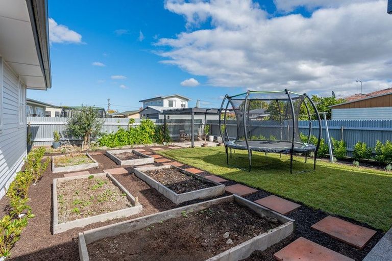 Photo of property in 6 Corbett Place, Onekawa, Napier, 4110