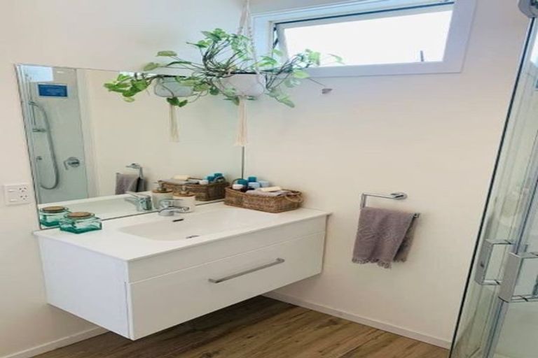 Photo of property in 4a Whitianga View, Paremata, Porirua, 5024