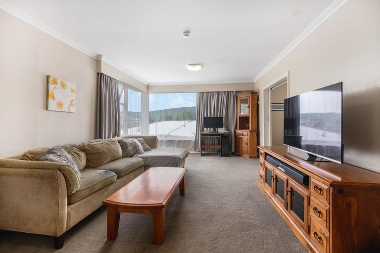 Photo of property in 57 Raroa Terrace, Tawa, Wellington, 5028