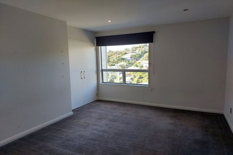 Photo of property in 21 Kopiko Way, Brooklyn, Wellington, 6021