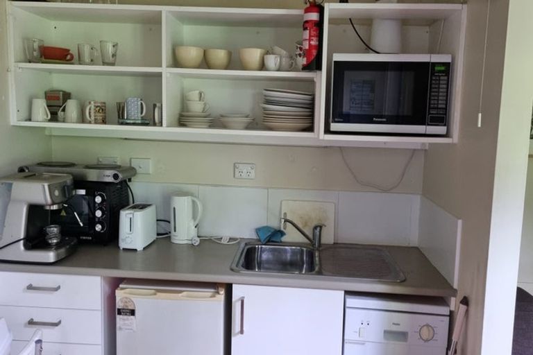 Photo of property in 106 Station Road, Kumeu, 0891