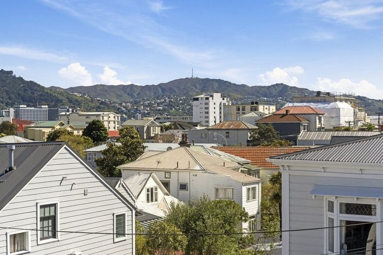 Photo of property in Victoria Court, 10/4 Queen Street, Mount Victoria, Wellington, 6011