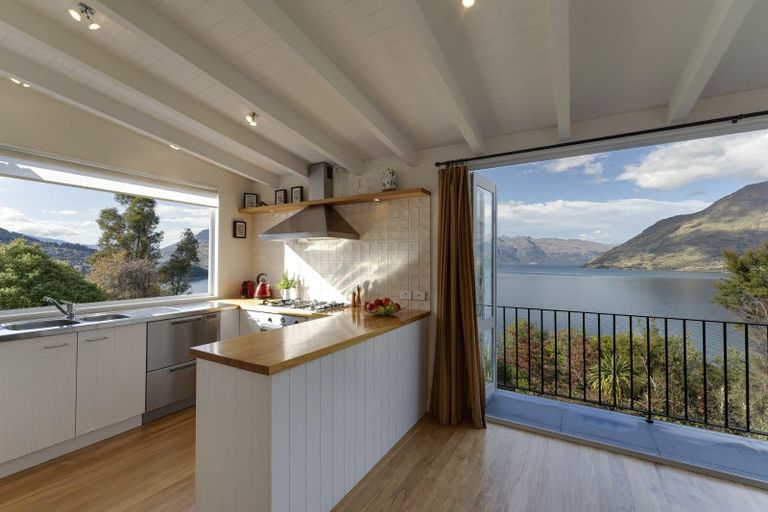 Photo of property in 6 Matau Place, Fernhill, Queenstown, 9300