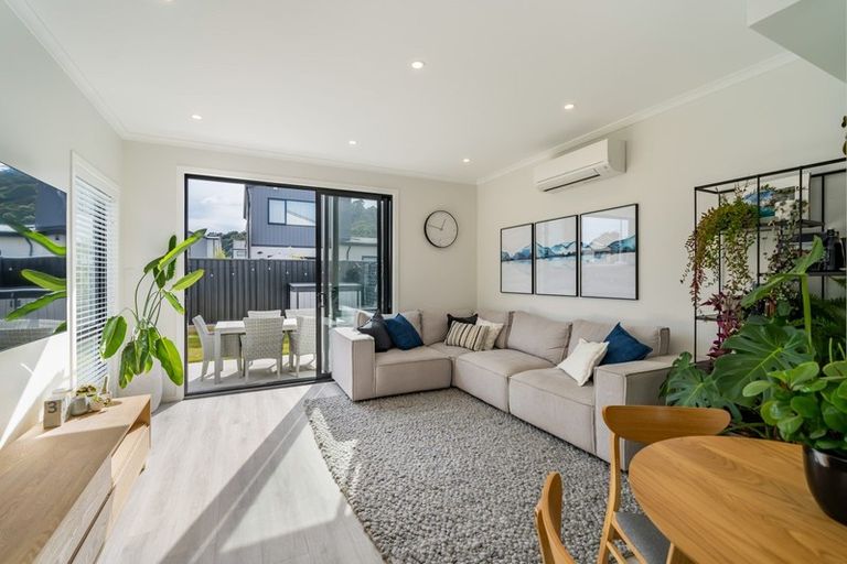 Photo of property in 5 Gloaming Lane, Wallaceville, Upper Hutt, 5018