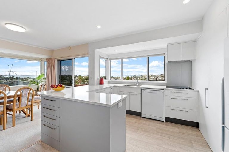 Photo of property in 10 Fairway Avenue, Red Beach, 0932