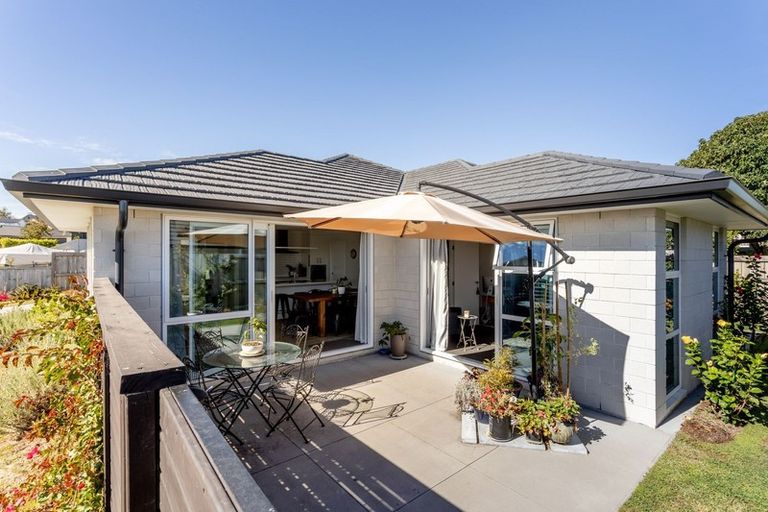 Photo of property in 77 Bert Wall Drive, Omokoroa, 3114