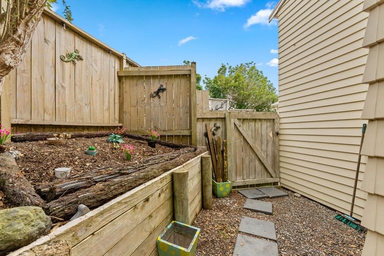 Photo of property in 23d Jelas Road, Red Beach, 0932