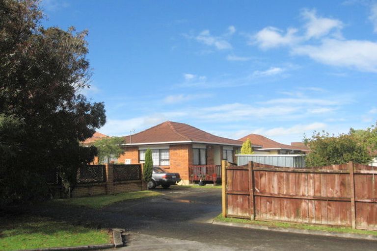 Photo of property in 1/56 Aviemore Drive, Highland Park, Auckland, 2010