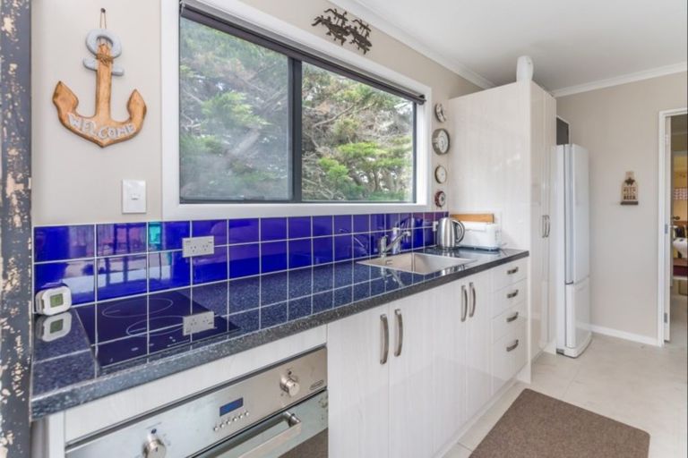 Photo of property in 16 Te Kiri Street, Himatangi Beach, Foxton, 4891