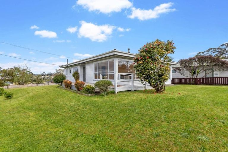 Photo of property in 46 Gloria Avenue, Te Atatu Peninsula, Auckland, 0610