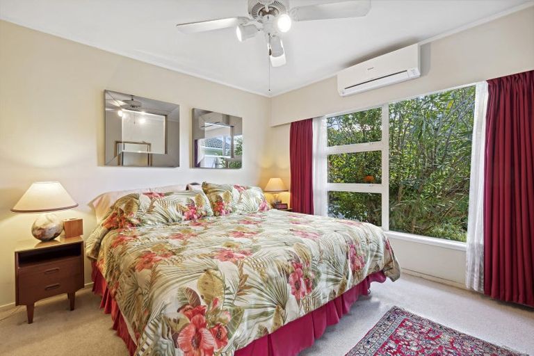 Photo of property in 493 East Coast Road, Murrays Bay, Auckland, 0630