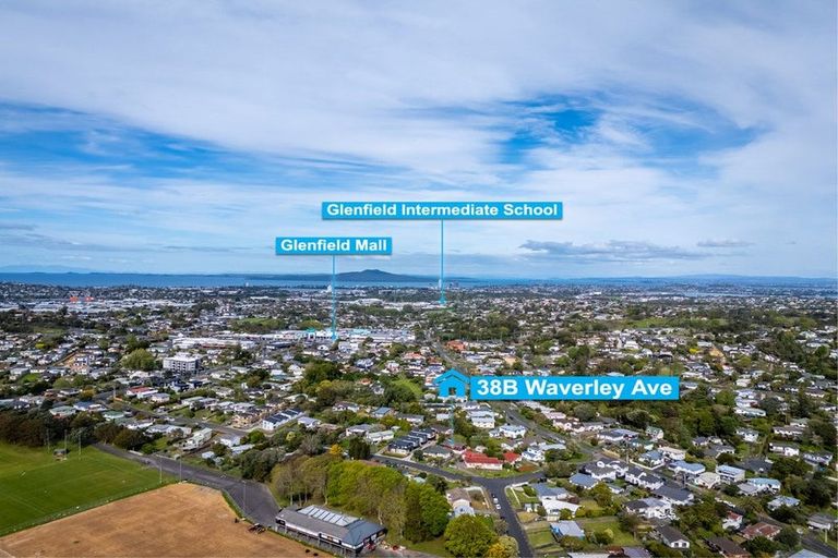 Photo of property in 2/38 Waverley Avenue, Glenfield, Auckland, 0629