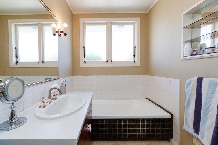 Photo of property in 98 Maxwells Line, Awapuni, Palmerston North, 4412