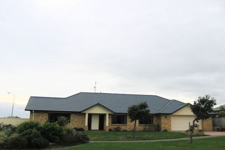 Photo of property in 1 Kakapo Court, Paraparaumu Beach, Paraparaumu, 5032