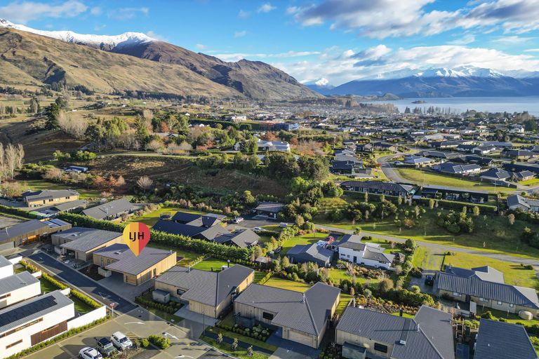 Photo of property in 13 Fern Burn Close, Wanaka, 9305