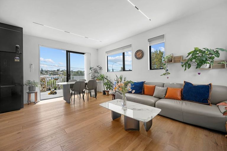 Photo of property in 6a Raeben Avenue, Hillcrest, Auckland, 0627