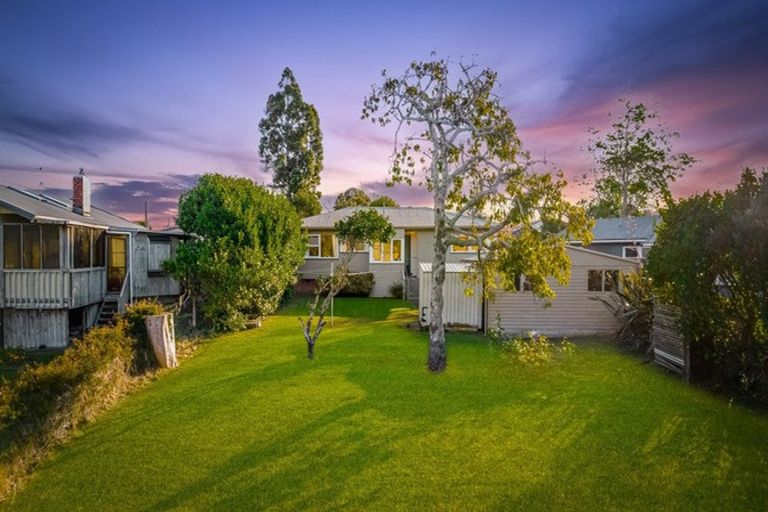 Photo of property in 28 O'donn Avenue, Beach Haven, Auckland, 0626